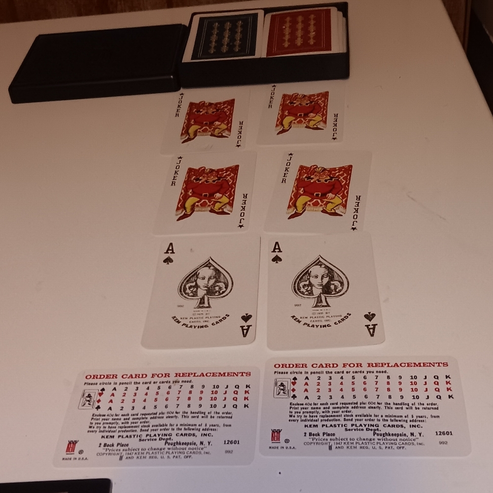 VINTAGE 2 DECKS KEM PLASTIC PLAYING CARDS IN CASE. - Picture 3 of 4